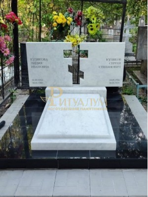 Горизонтальный памятник с крестом — ritualum.ru